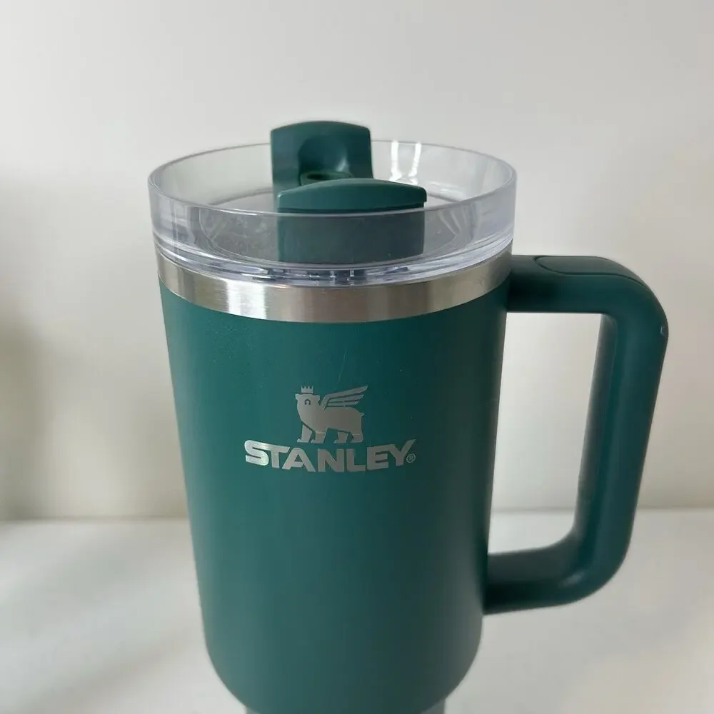 Stanley Quencher 2.0 40oz Flowstate Green Pine Tumbler - Picture 2 of 7